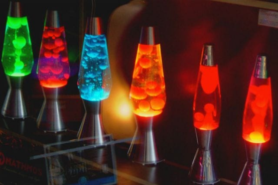 Assorted colorful lava lamps (green, blue, red, etc.) displayed together—each hue aligns with mood themes in lava lamp color psychology.